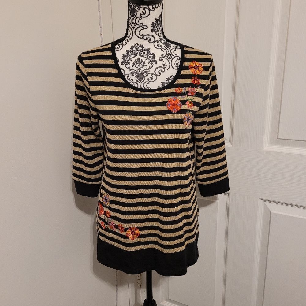 ‎Onque embroidered floral top